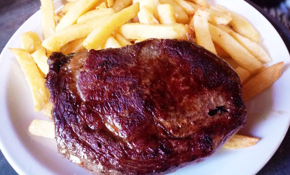 Delicioso plato de Bife de Chorizo