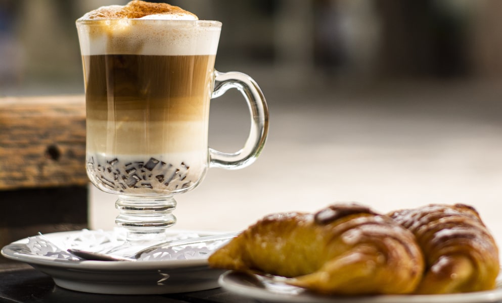 Delicioso Capuccino con 2 media lunas