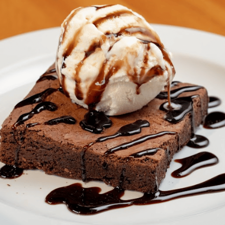 Brownie tibio de chocolate con Helado